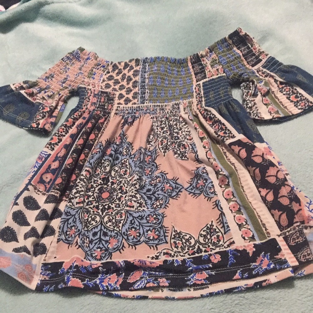 Off the shoulder good quality shirt!